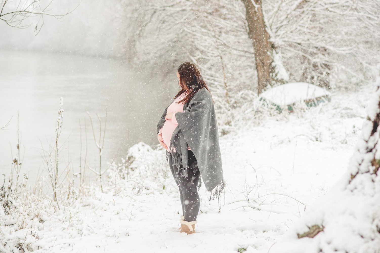 http://www.fotoz.sk/images/gallery-47/normal/teli-kismama-fotozas_kismama-fotok_winter-pregnacy-photo_fotenie-tehuliek_winter-maternity-foto_teli-kismama_tehulka_tehulka-foto_zimne-fotenie_kreativ-kismama-fotozas_037.jpg