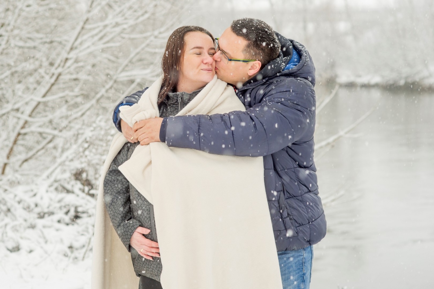 http://www.fotoz.sk/images/gallery-47/normal/teli-kismama-fotozas_kismama-fotok_winter-pregnacy-photo_fotenie-tehuliek_winter-maternity-foto_teli-kismama_tehulka_tehulka-foto_zimne-fotenie_kreativ-kismama-fotozas_041.jpg