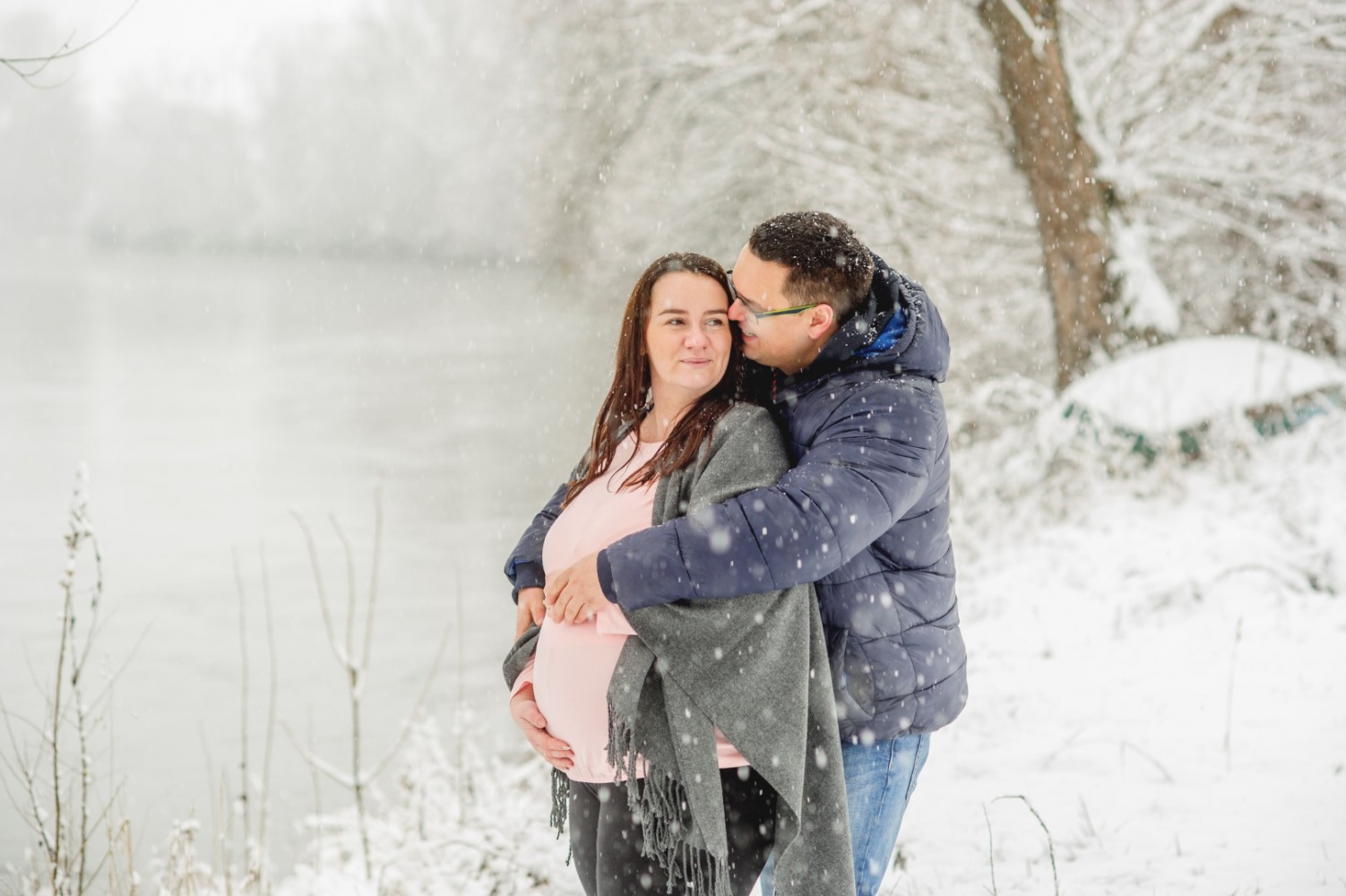 http://www.fotoz.sk/images/gallery-47/normal/teli-kismama-fotozas_kismama-fotok_winter-pregnacy-photo_fotenie-tehuliek_winter-maternity-foto_teli-kismama_tehulka_tehulka-foto_zimne-fotenie_kreativ-kismama-fotozas_049.jpg