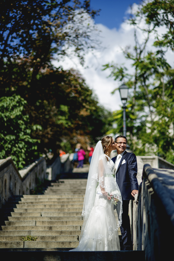 http://www.fotoz.sk/images/gallery-48/normal/eskuvoi-fotos_eskuvoi-fotozas_kreativ-fotozas_eskuvoi-fotos-budapest_eskuvoi-fotos-komarom_menyasszonyi-ruha_juraj-zsok_eskuvoi-kepek_fotozas_szuper-fotos_szabo-ervin-konyvtar_gyonyru-menyasszony250.jpg