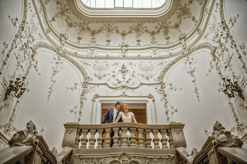 http://www.fotoz.sk/images/gallery-48/normal/eskuvoi-fotos_eskuvoi-fotozas_kreativ-fotozas_eskuvoi-fotos-budapest_eskuvoi-fotos-komarom_menyasszonyi-ruha_juraj-zsok_eskuvoi-kepek_fotozas_szuper-fotos_szabo-ervin-konyvtar_gyonyru-menyasszony254.jpg