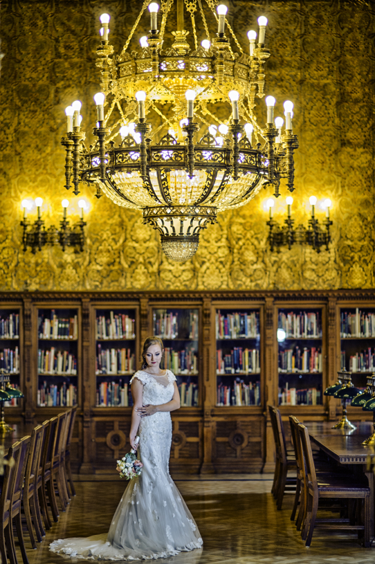 http://www.fotoz.sk/images/gallery-48/normal/eskuvoi-fotos_eskuvoi-fotozas_kreativ-fotozas_eskuvoi-fotos-budapest_eskuvoi-fotos-komarom_menyasszonyi-ruha_juraj-zsok_eskuvoi-kepek_fotozas_szuper-fotos_szabo-ervin-konyvtar_gyonyru-menyasszony265.jpg