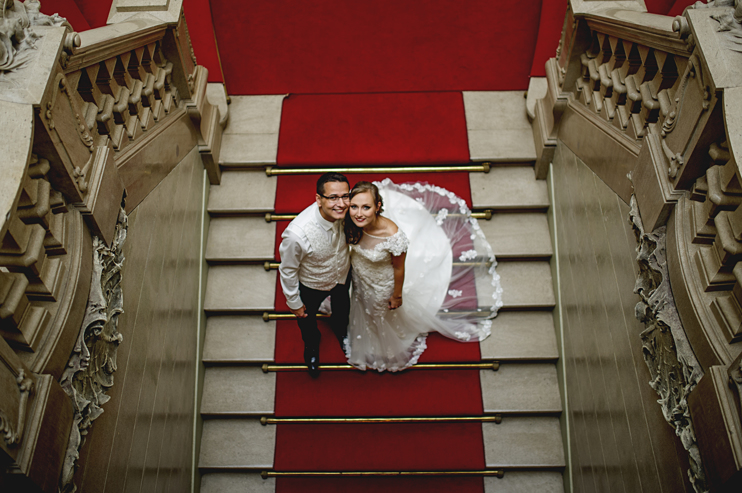 http://www.fotoz.sk/images/gallery-48/normal/eskuvoi-fotos_eskuvoi-fotozas_kreativ-fotozas_eskuvoi-fotos-budapest_eskuvoi-fotos-komarom_menyasszonyi-ruha_juraj-zsok_eskuvoi-kepek_fotozas_szuper-fotos_szabo-ervin-konyvtar_gyonyru-menyasszony272.jpg