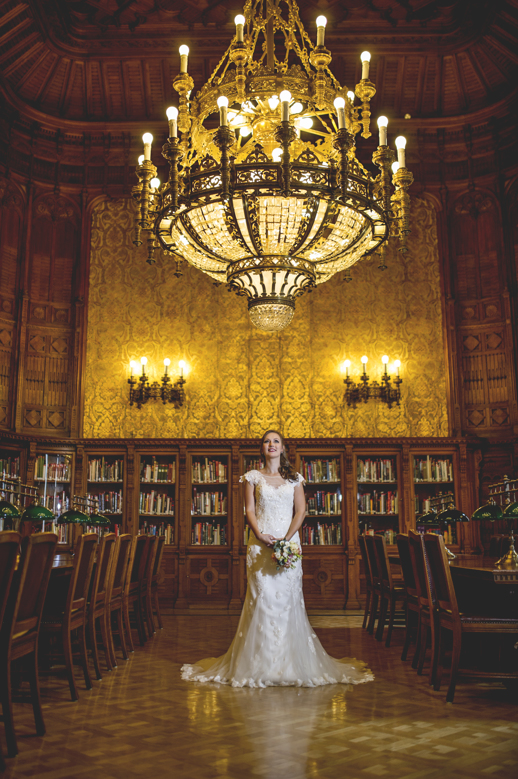 http://www.fotoz.sk/images/gallery-48/normal/eskuvoi-fotos_eskuvoi-fotozas_kreativ-fotozas_eskuvoi-fotos-budapest_eskuvoi-fotos-komarom_menyasszonyi-ruha_juraj-zsok_eskuvoi-kepek_fotozas_szuper-fotos_szabo-ervin-konyvtar_gyonyru-menyasszony296.jpg