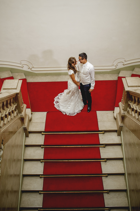 http://www.fotoz.sk/images/gallery-48/normal/eskuvoi-fotos_eskuvoi-fotozas_kreativ-fotozas_eskuvoi-fotos-budapest_eskuvoi-fotos-komarom_menyasszonyi-ruha_juraj-zsok_eskuvoi-kepek_fotozas_szuper-fotos_szabo-ervin-konyvtar_gyonyru-menyasszony299.jpg