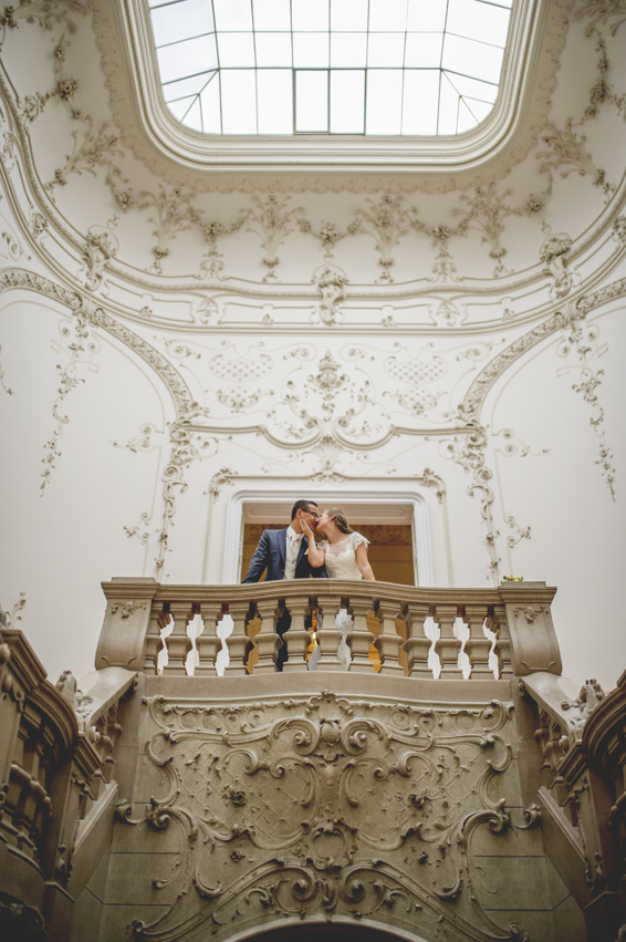 http://www.fotoz.sk/images/gallery-48/normal/eskuvoi-fotos_eskuvoi-fotozas_kreativ-fotozas_eskuvoi-fotos-budapest_eskuvoi-fotos-komarom_menyasszonyi-ruha_juraj-zsok_eskuvoi-kepek_fotozas_szuper-fotos_szabo-ervin-konyvtar_gyonyru-menyasszony313.jpg