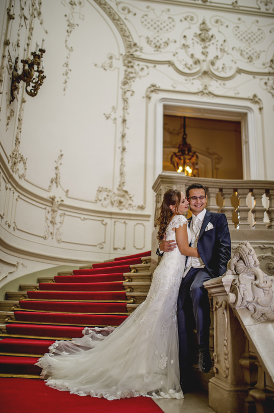 http://www.fotoz.sk/images/gallery-48/normal/eskuvoi-fotos_eskuvoi-fotozas_kreativ-fotozas_eskuvoi-fotos-budapest_eskuvoi-fotos-komarom_menyasszonyi-ruha_juraj-zsok_eskuvoi-kepek_fotozas_szuper-fotos_szabo-ervin-konyvtar_gyonyru-menyasszony315.jpg
