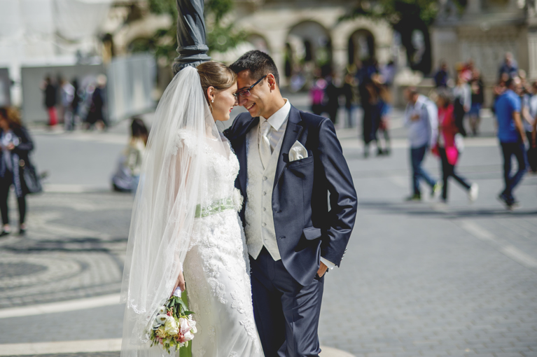 http://www.fotoz.sk/images/gallery-48/normal/eskuvoi-fotos_eskuvoi-fotozas_kreativ-fotozas_eskuvoi-fotos-budapest_eskuvoi-fotos-komarom_menyasszonyi-ruha_juraj-zsok_eskuvoi-kepek_fotozas_szuper-fotos_szabo-ervin-konyvtar_gyonyru-menyasszony316.jpg