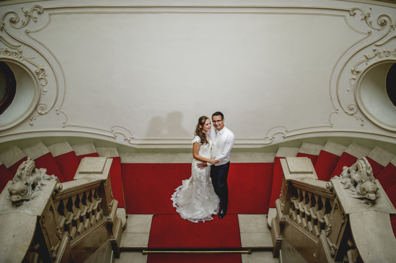 http://www.fotoz.sk/images/gallery-48/normal/eskuvoi-fotos_eskuvoi-fotozas_kreativ-fotozas_eskuvoi-fotos-budapest_eskuvoi-fotos-komarom_menyasszonyi-ruha_juraj-zsok_eskuvoi-kepek_fotozas_szuper-fotos_szabo-ervin-konyvtar_gyonyru-menyasszony317.jpg