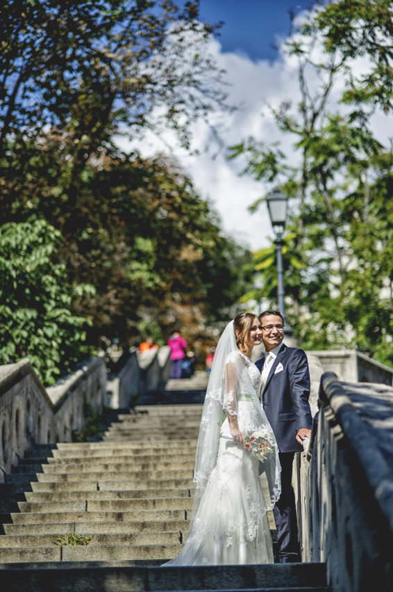 http://www.fotoz.sk/images/gallery-48/normal/eskuvoi-fotos_eskuvoi-fotozas_kreativ-fotozas_eskuvoi-fotos-budapest_eskuvoi-fotos-komarom_menyasszonyi-ruha_juraj-zsok_eskuvoi-kepek_fotozas_szuper-fotos_szabo-ervin-konyvtar_gyonyru-menyasszony324.jpg
