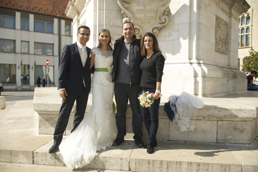 http://www.fotoz.sk/images/gallery-48/normal/eskuvoi-fotos_eskuvoi-fotozas_kreativ-fotozas_eskuvoi-fotos-budapest_eskuvoi-fotos-komarom_menyasszonyi-ruha_juraj-zsok_eskuvoi-kepek_fotozas_szuper-fotos_szabo-ervin-konyvtar_gyonyru-menyasszony325.jpg
